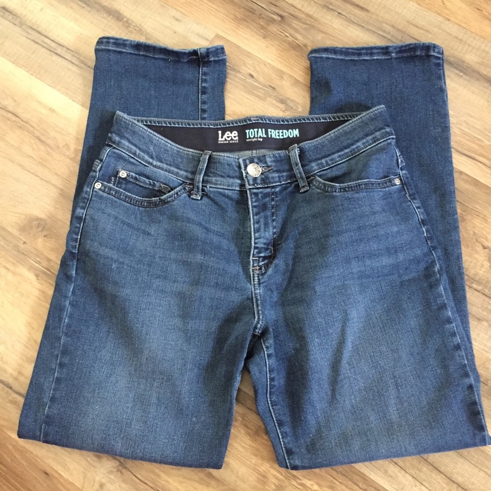 LEE Total Freedom Straight Leg Elastic Waist Jeans Size 8